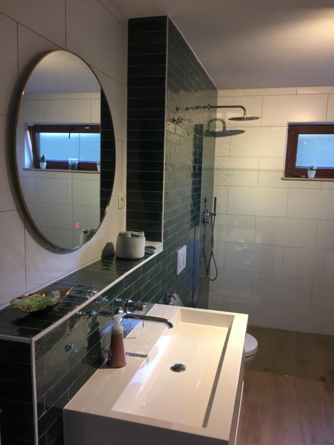 Het Koningshofje Bed & Breakfast Pelt ภายนอก รูปภาพ