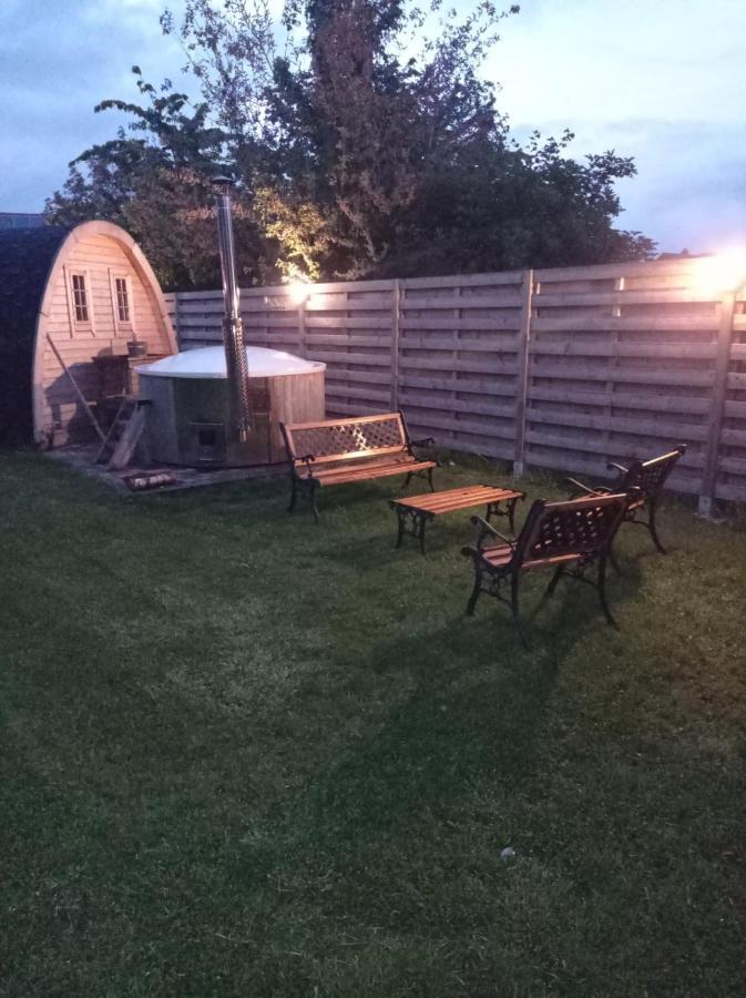 Het Koningshofje Bed & Breakfast Pelt ภายนอก รูปภาพ
